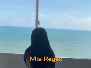 Mia_Reyes